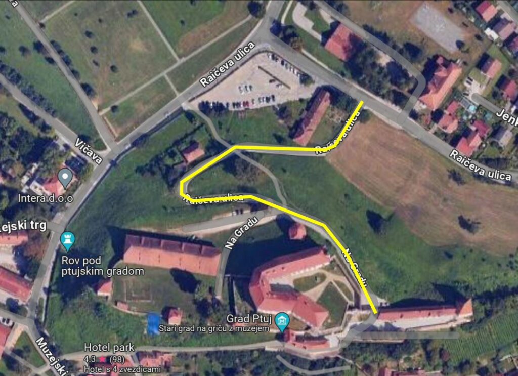 Zemljevid, ki prikazuje lokacijo gradu in okoliške ceste za namene navigacije in orientacije.